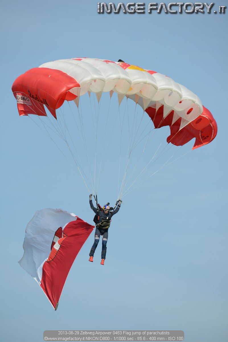 2013-06-29 Zeltweg Airpower 0463 Flag jump of parachutists